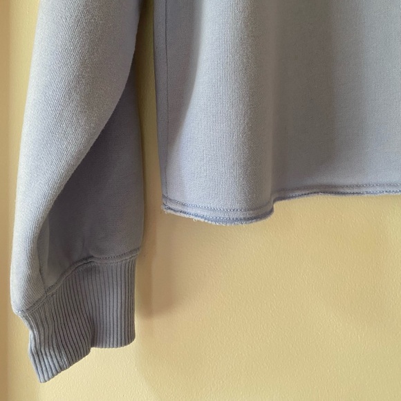 Hollister Daisy Crewneck Crop Sweatshirt - Picture 4 of 7